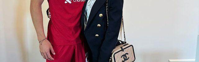 开云体育-达尔文女友31岁 为他生子 跟巴萨后卫结婚生过女