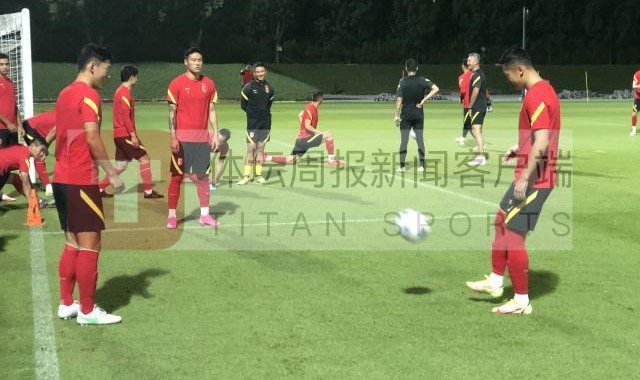 开云体育官网官方网站-国足适应场地只踩场恐难训练 发布会禁止记者出席