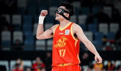 开云体育官网在线入口-孙铭徽全场投篮8中4，三分4中2得到12分4篮板7助攻1抢断