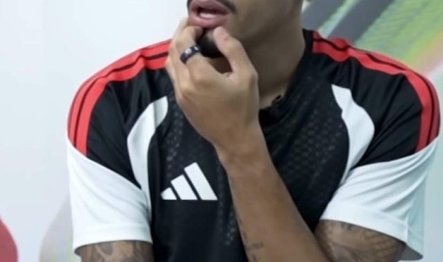 开云体育官网官方网站-把巴萨更衣室组成家庭？拉菲尼亚：我当父亲，莱万和3C当爷爷