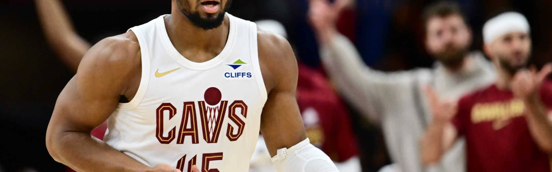 开云体育官网官方网站-米切尔骑士生涯803记三分升至队史第4！前三位詹姆斯&amp;乐福&amp;加兰！