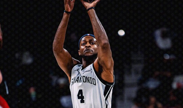 开云体育-文班缺阵福克斯25+5+7+3，榜眼秀化身全能战士，马刺力克开拓者